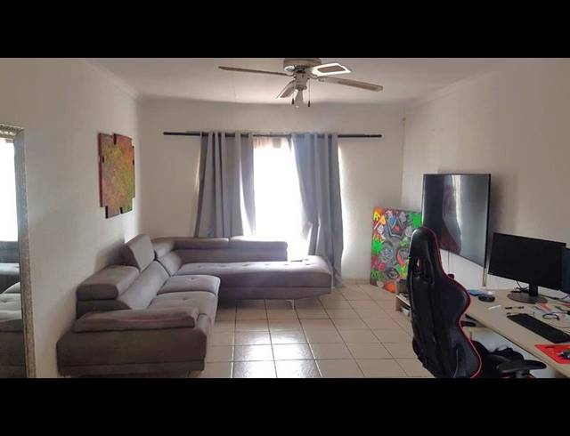 3 BEDROOM TOWNHOUSE FOR SALE IN HEUWELSIG ESTATE